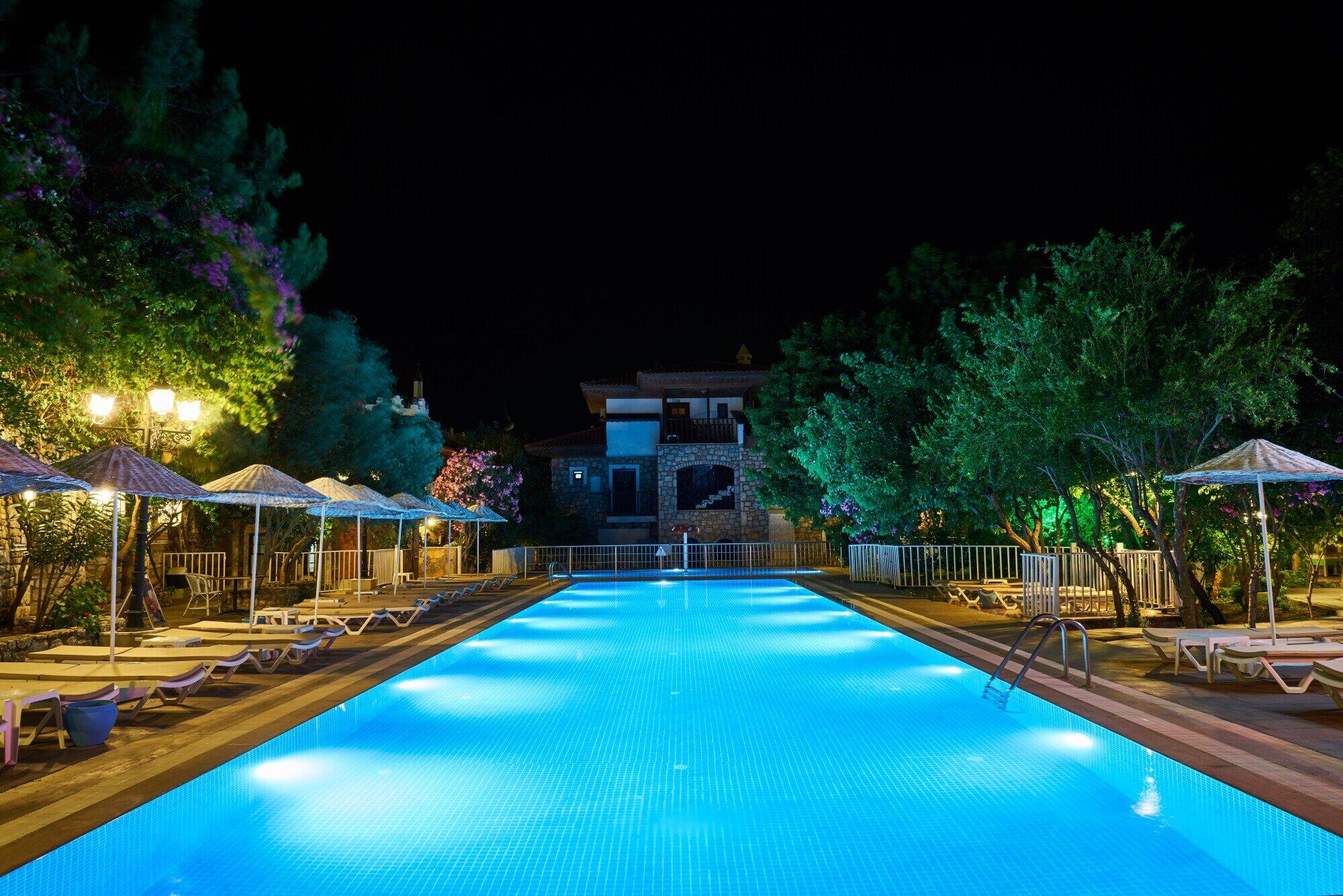 The Role of Lighting in Creating a Stunning Nighttime Pool Ambiance